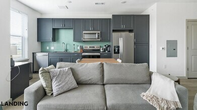 91 Jensen Dr, Unit 4303 in Houston, TX - Foto de edificio - Building Photo