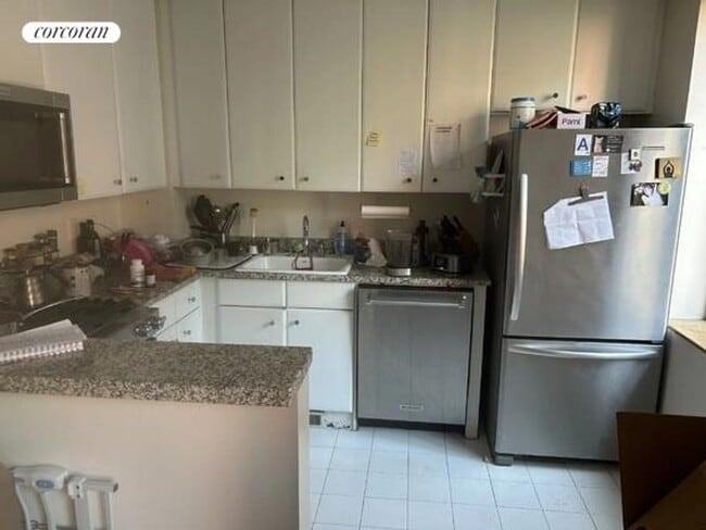255 W 94th St in New York, NY - Building Photo - Building Photo