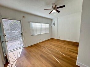 11865 Rochester Ave in Los Angeles, CA - Building Photo - Building Photo