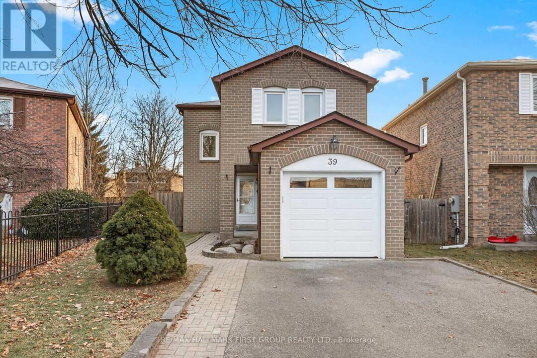 39 Stockbridge Crescent in Ajax, ON - Building Photo