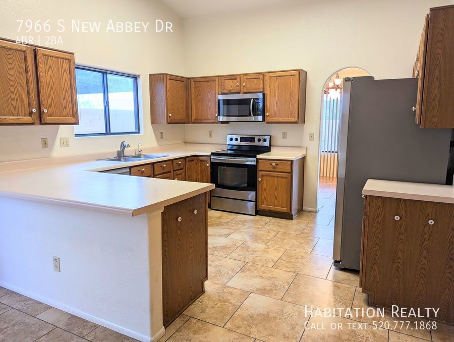 7966 S New Abbey Dr in Tucson, AZ - Building Photo