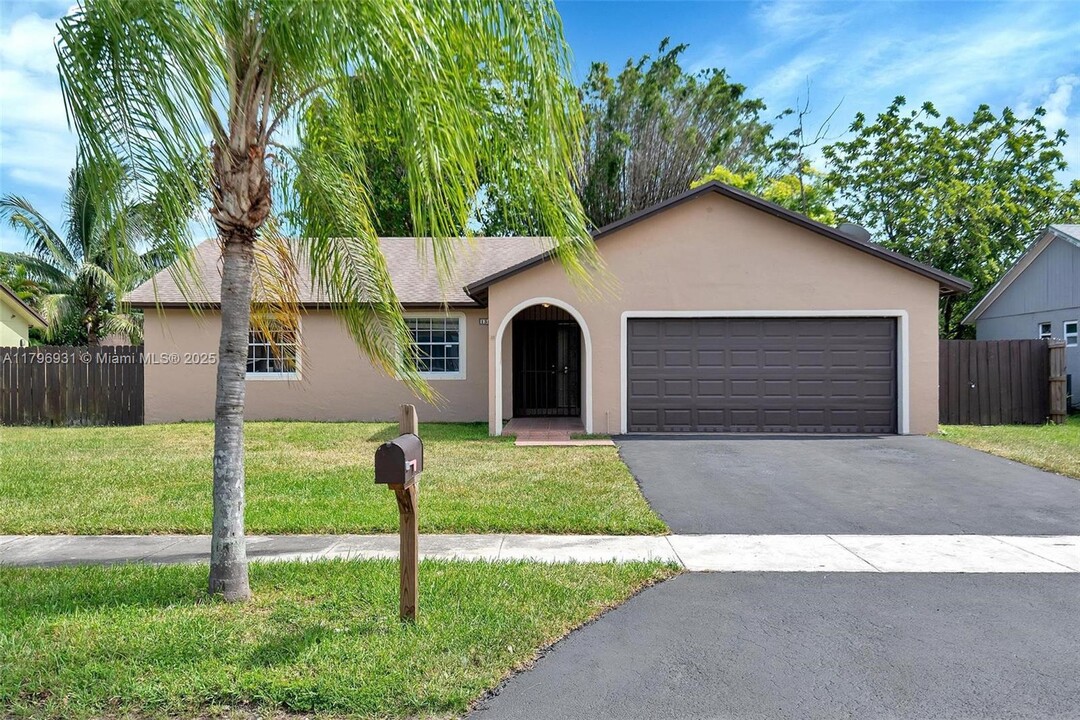13828 SW 283rd Terrace in Homestead, FL - Building Photo