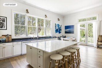 11 Woodvale St in Sag Harbor, NY - Building Photo - Building Photo