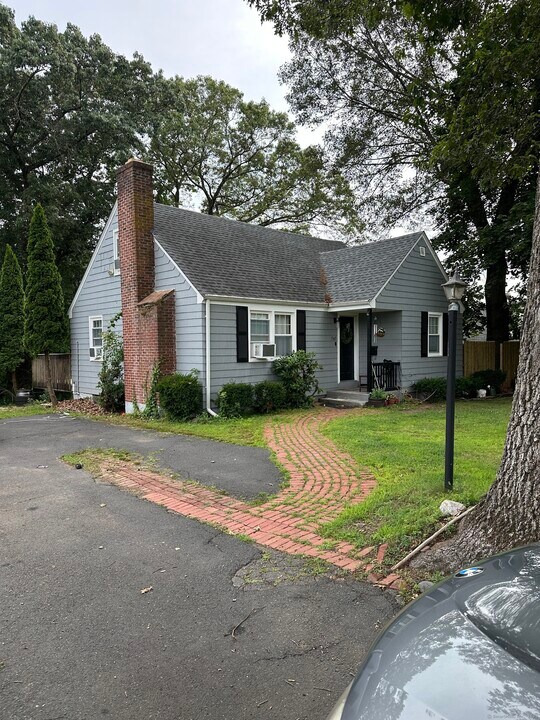 545 Park Ave in Windsor, CT - Building Photo