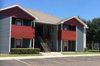 Redbud Place Apartments in McAllen, TX - Building Photo - Building Photo