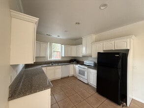 3329 San Jose Way in Sacramento, CA - Building Photo - Building Photo