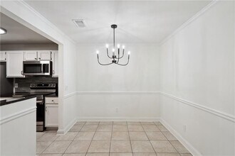 421 Warm Springs Cir in Roswell, GA - Building Photo - Building Photo