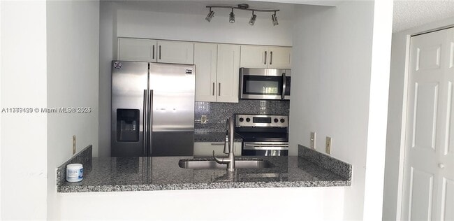 630 S Park Rd in Hollywood, FL - Foto de edificio - Building Photo