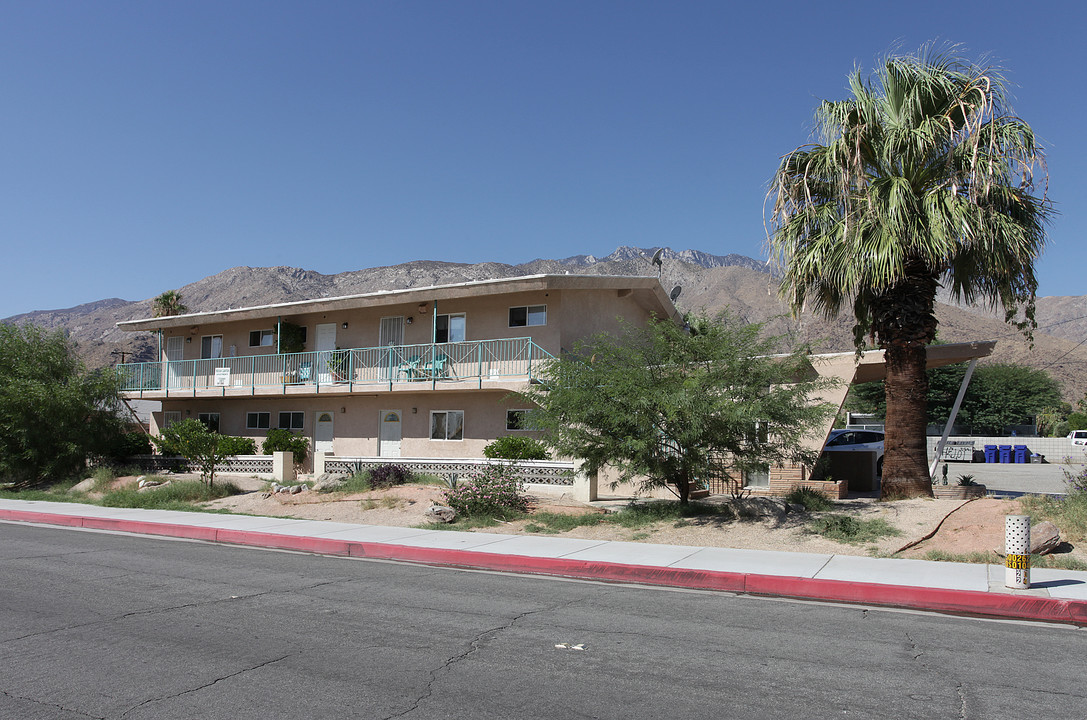 Indian Canyon Apartments in Palm Springs, CA - Building Photo