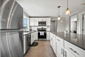 13 Town Hill St in Quincy, MA - Building Photo - Building Photo