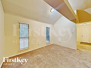 811 W Lynn Creek Dr in Arlington, TX - Building Photo - Building Photo