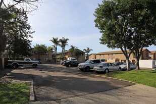 Country Woods in Lakeside, CA - Building Photo