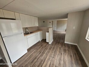 7577 Sonia Dr in Jacksonville, FL - Building Photo - Building Photo