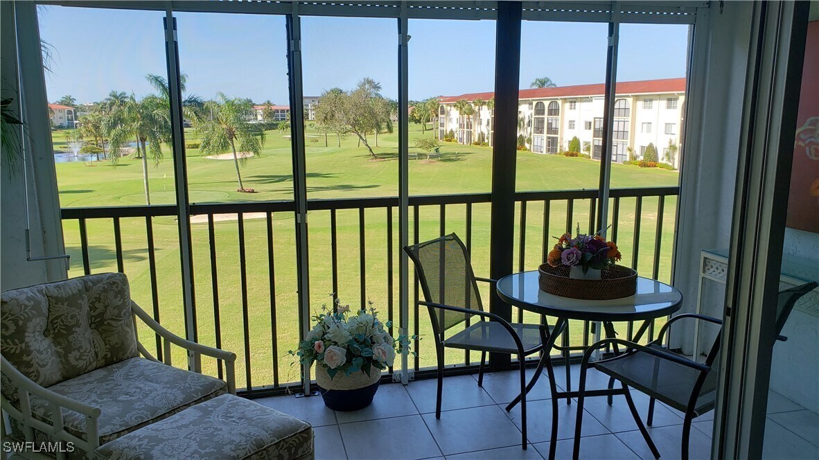 21 High Point Cir E in Naples, FL - Building Photo