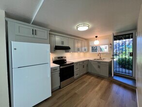 3246 Magnolia St, Unit B in Oakland, CA - Building Photo - Building Photo