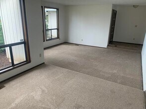 9635 SW Robbins Dr in Beaverton, OR - Building Photo - Building Photo