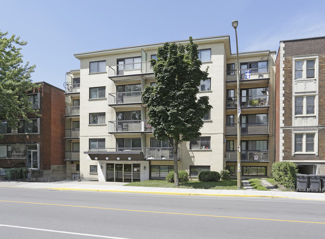 2825 Édouard-Montpetit in Montréal, QC - Building Photo - Building Photo