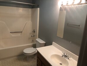 2 Hapgood Hill in Huntington, WV - Building Photo - Building Photo