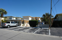 Bay Esplanade Apartments in Clearwater Beach, FL - Building Photo - Building Photo