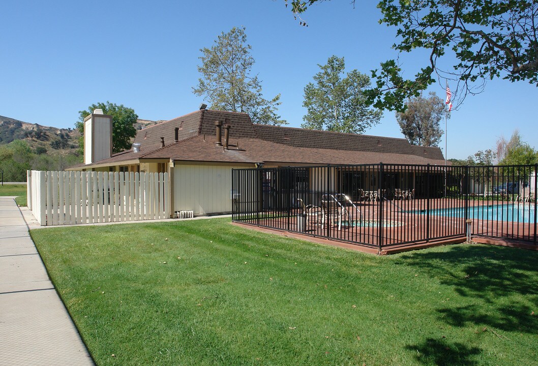 15750 Arroyo Dr in Moorpark, CA - Building Photo