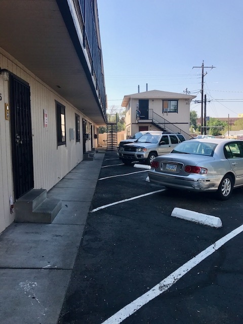 690 Field St in Sparks, NV - Foto de edificio - Building Photo