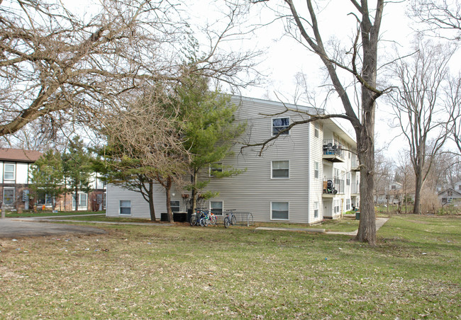 624 E Grant Hwy in Marengo, IL - Building Photo - Building Photo