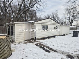 2203 Rehm Dr in Fort Wayne, IN - Building Photo