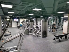 3020 NE 32nd Ave, Unit 709 in Fort Lauderdale, FL - Foto de edificio - Building Photo