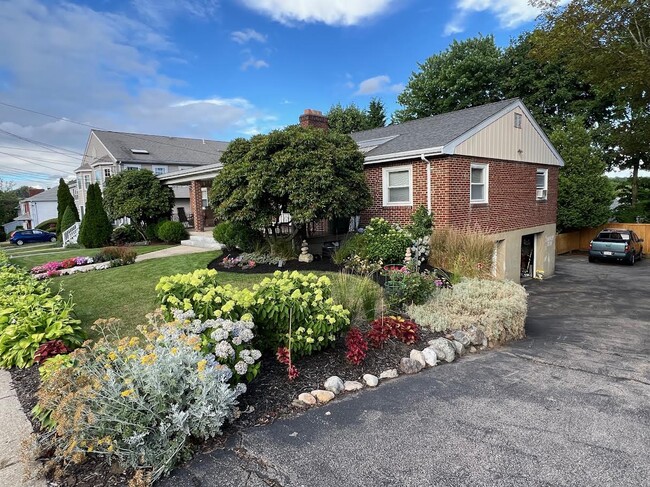 269 Lexington St in Watertown, MA - Foto de edificio - Building Photo