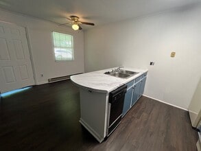 235 Corona St, Unit 304 in Winston-Salem, NC - Building Photo - Building Photo