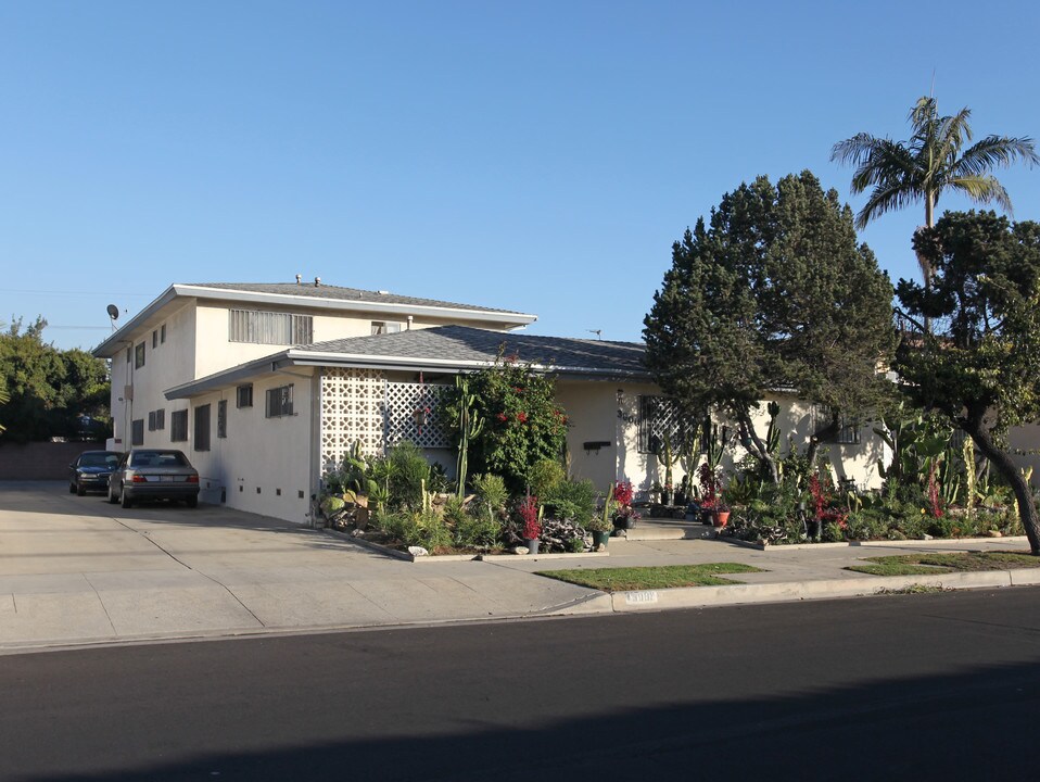 3800 S Bronson Ave in Los Angeles, CA - Foto de edificio