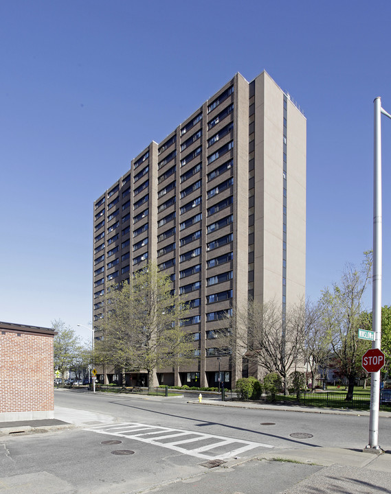 Elm Park Tower in Worcester, MA - Building Photo