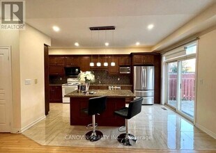 17 Waldron Crescent in Richmond Hill, ON - Building Photo - Building Photo