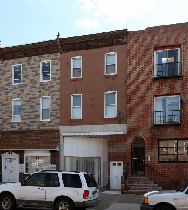 1527 S Broad St in Philadelphia, PA - Foto de edificio - Building Photo