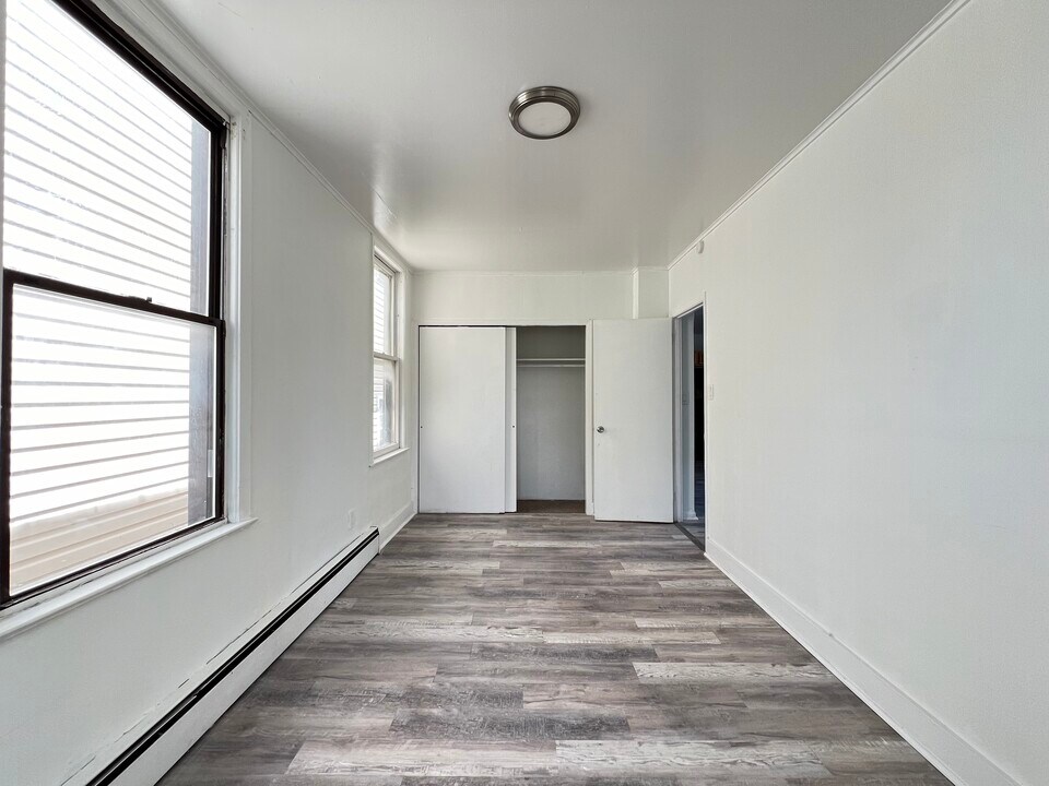 62 Greenville Ave in Jersey City, NJ - Building Photo