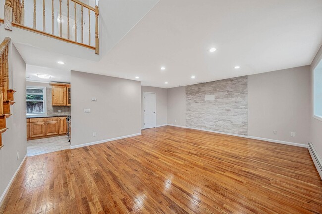 11 Frank St in Smithtown, NY - Building Photo - Building Photo