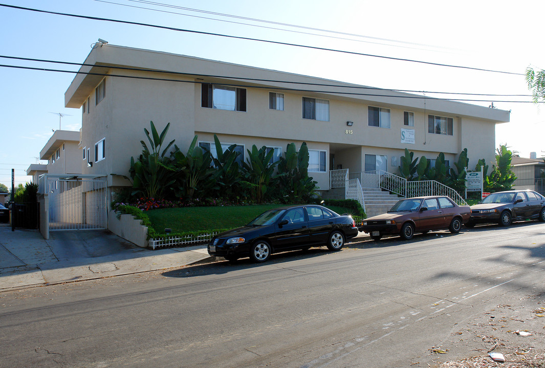 815 Victor Ave. in Inglewood, CA - Foto de edificio