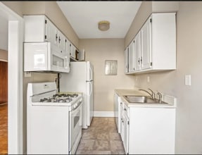 4491 MacArthur Blvd NW, Unit 303 in Washington, DC - Building Photo - Building Photo