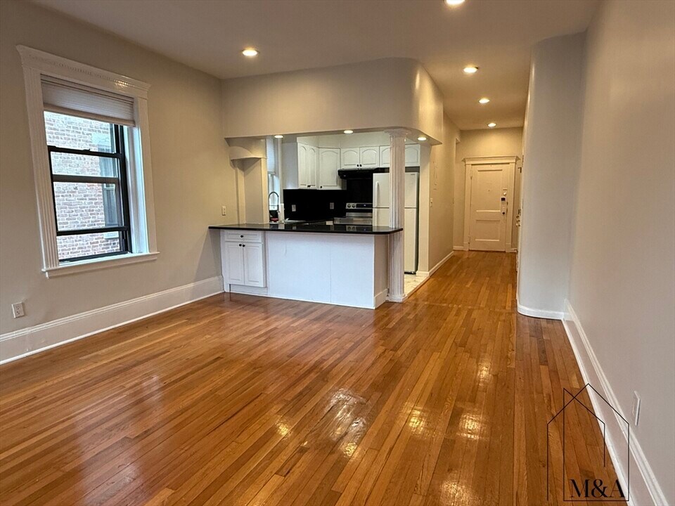 30 Kilsyth Rd in Brookline, MA - Building Photo