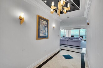 6001 N Ocean Dr in Hollywood, FL - Foto de edificio - Building Photo