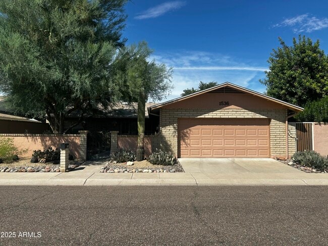 property at 1536 W Glenn Dr
