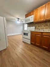 4 Nesbit Ave, Unit B-3 in West Hartford, CT - Building Photo - Building Photo