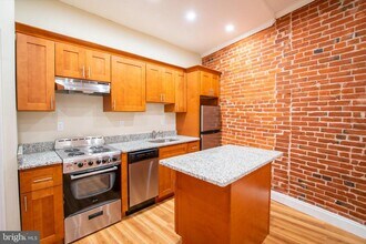 1122 E Passyunk Ave-Unit -UNIT 4 in Philadelphia, PA - Building Photo - Building Photo