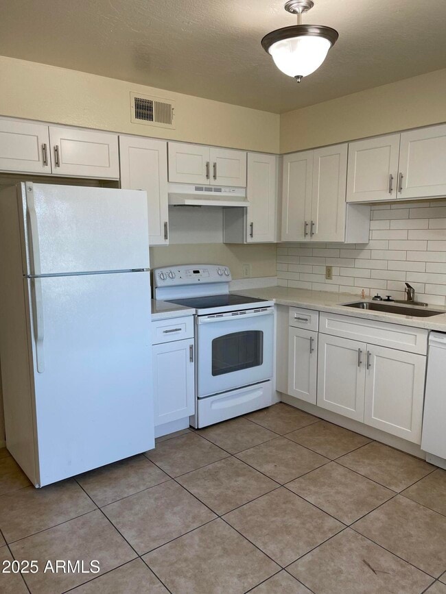 property at 1914 W Village Dr