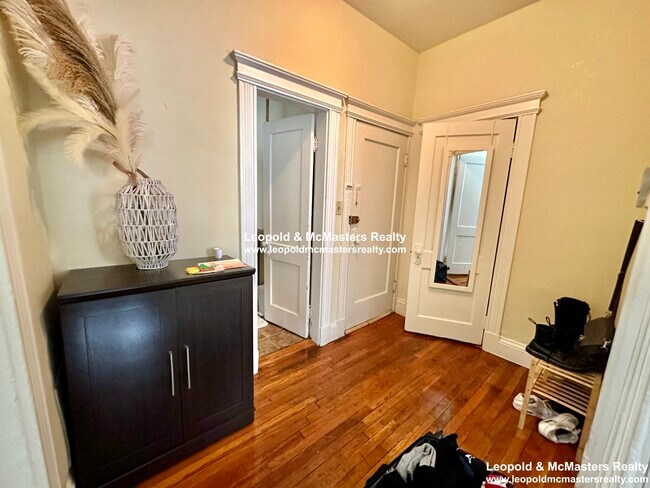 92 Gordon St, Unit 19 in Boston, MA - Foto de edificio - Building Photo