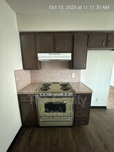 2837 W Walnut Ave in Visalia, CA - Foto de edificio - Building Photo