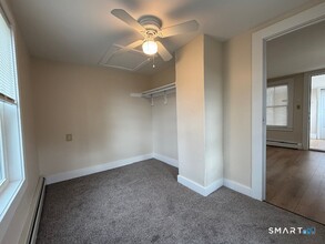 122 Brook St in Groton, CT - Building Photo - Building Photo