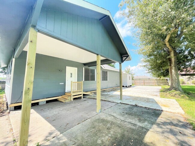 2512 Ave A in Nederland, TX - Building Photo - Building Photo