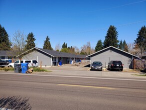 861-893 Chemawa Rd N in Salem, OR - Building Photo - Building Photo