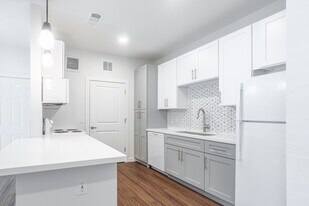 Renaissance at Lakeshore in Port Arthur, TX - Building Photo